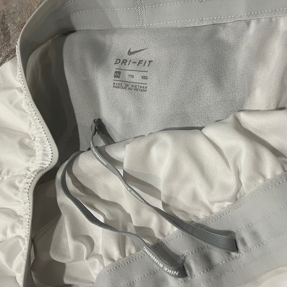 NWT- Nike Dri-Fit Running Shorts Flex Fabric White Women Size XXL - Picture 5 of 5